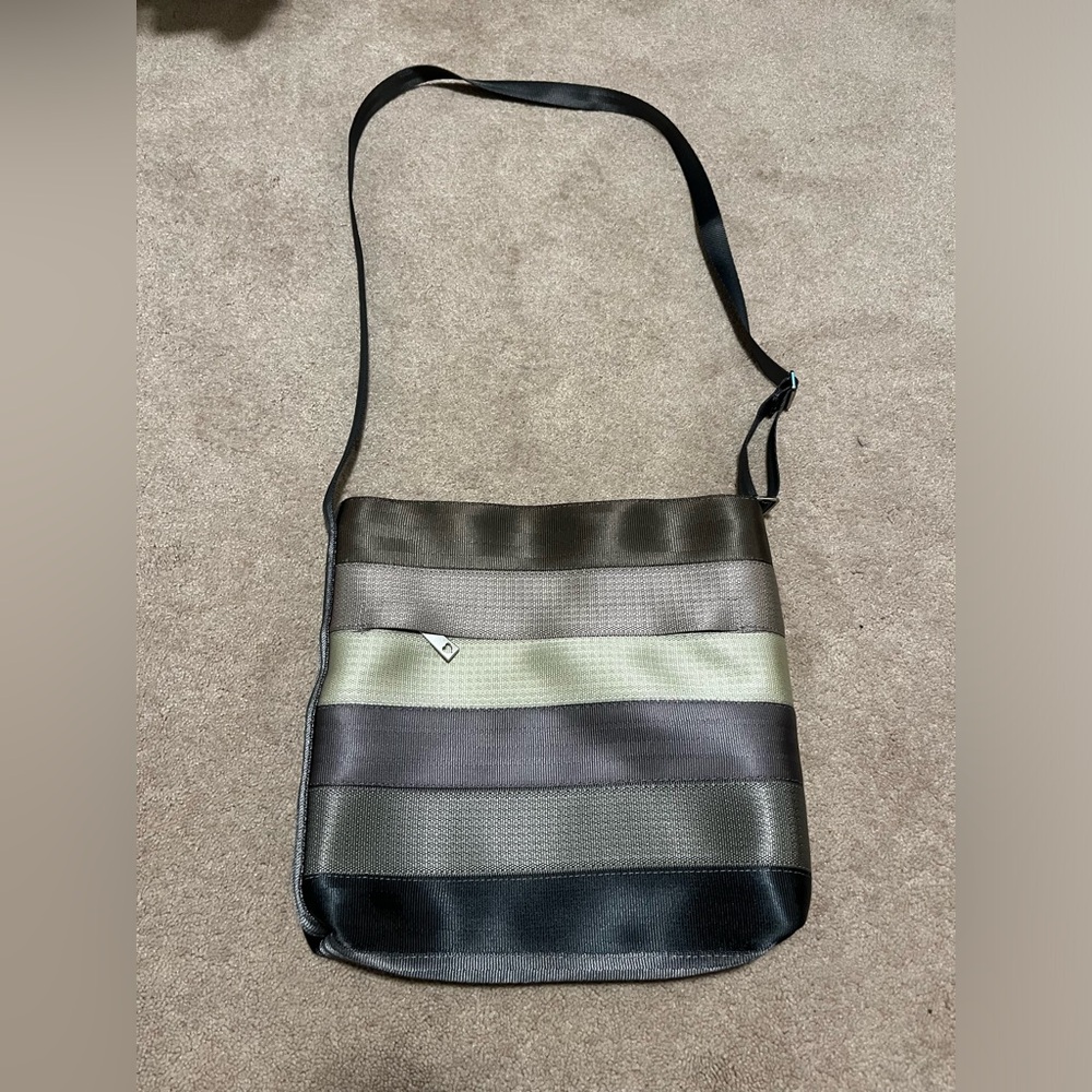 Harvey’s Grey Streamline Crossbody